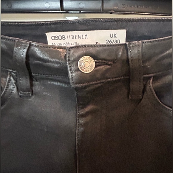 ASOS DESIGN high rise 'lift and contour' skinny jeans in coated black - Picture 7 of 11